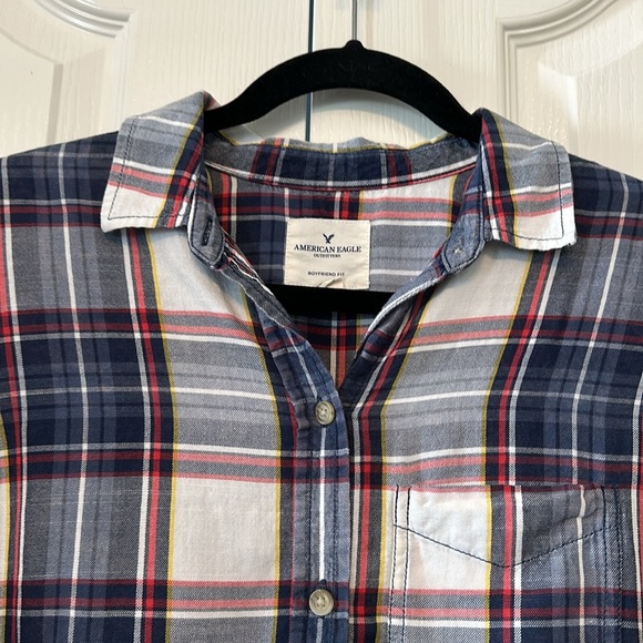 Aeo boyfriend fit button down shirt plaid blue white red in XS cotton blend - Picture 2 of 10